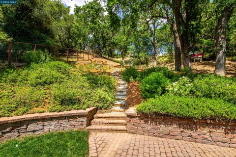 $2,195,000 | 3348 Walnut Lane, Lafayette, CA 94549