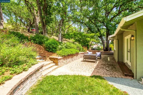 $2,195,000 | 3348 Walnut Lane, Lafayette, CA 94549