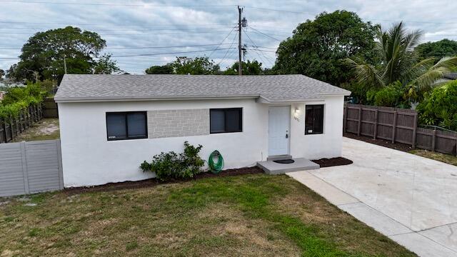 1071 West 27th Street Riviera Beach, FL 33404 - Photo 2 of 33 Front view