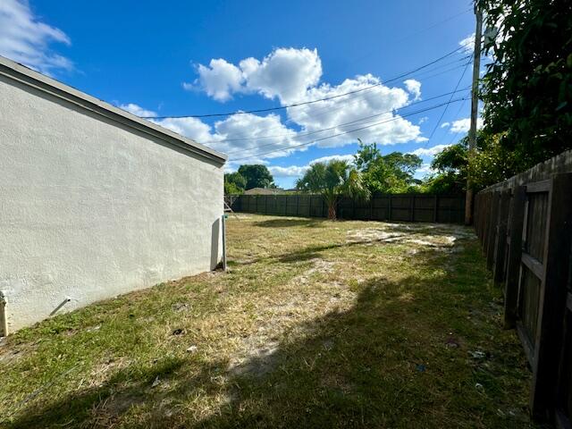 1071 West 27th Street Riviera Beach, FL 33404 - Photo 23 of 33 Backyard