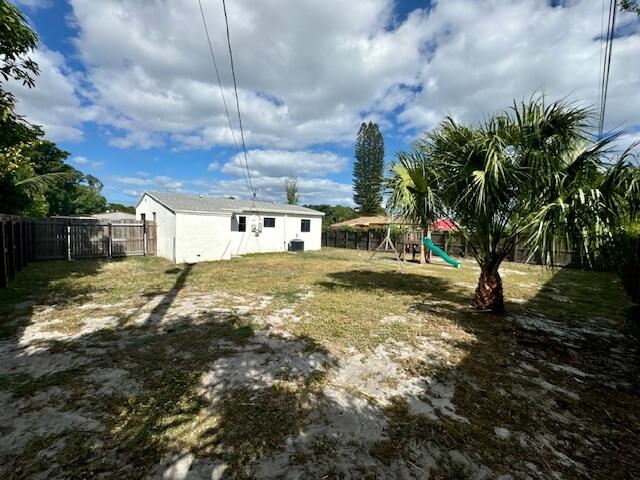 1071 West 27th Street Riviera Beach, FL 33404 - Photo 24 of 33 Backyard.