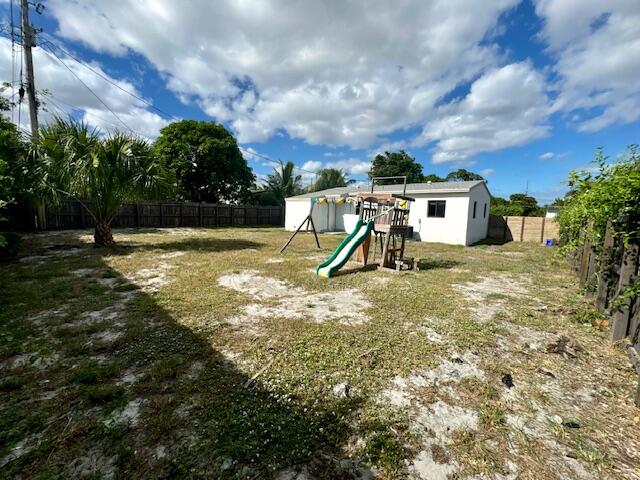 1071 West 27th Street Riviera Beach, FL 33404 - Photo 25 of 33 Backyard..