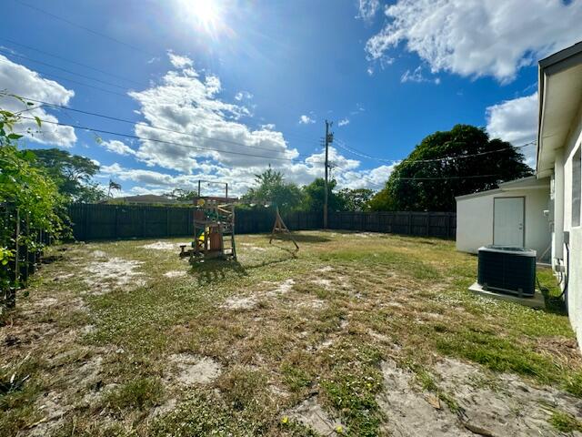 1071 West 27th Street Riviera Beach, FL 33404 - Photo 26 of 33 Backyard...