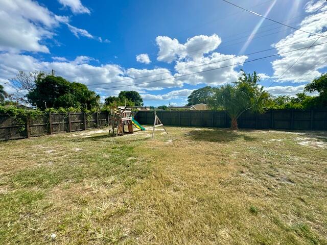 1071 West 27th Street Riviera Beach, FL 33404 - Photo 27 of 33 Backyard....