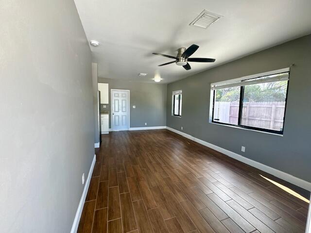 1071 West 27th Street Riviera Beach, FL 33404 - Photo 4 of 33 Living room