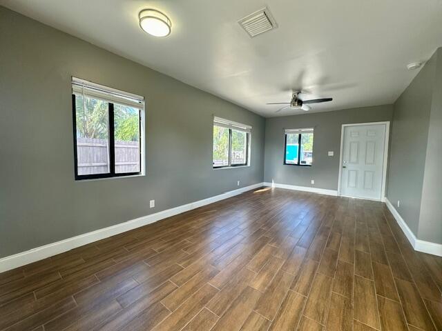 1071 West 27th Street Riviera Beach, FL 33404 - Photo 6 of 33 Living room..