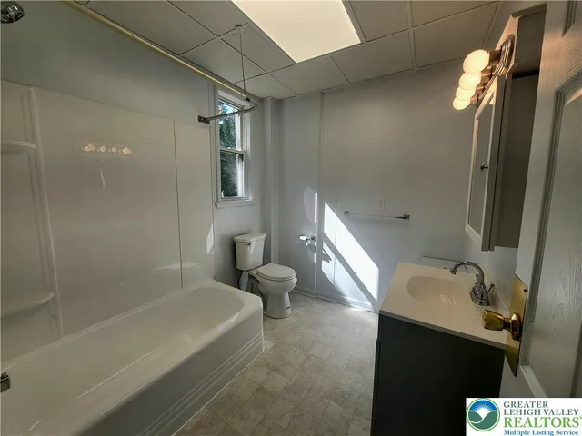 $1,550 | 817 Seneca Street, Fountain Hill, PA 18015