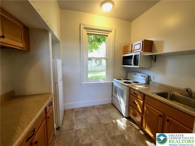 $1,550 | 817 Seneca Street, Fountain Hill, PA 18015