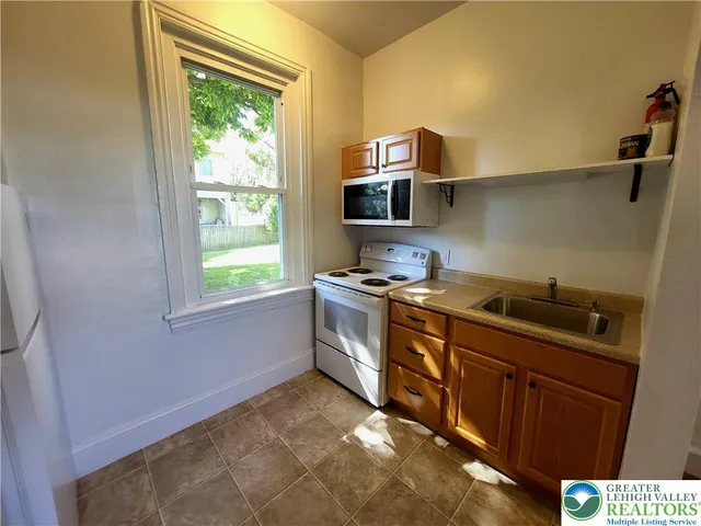 $1,550 | 817 Seneca Street, Fountain Hill, PA 18015