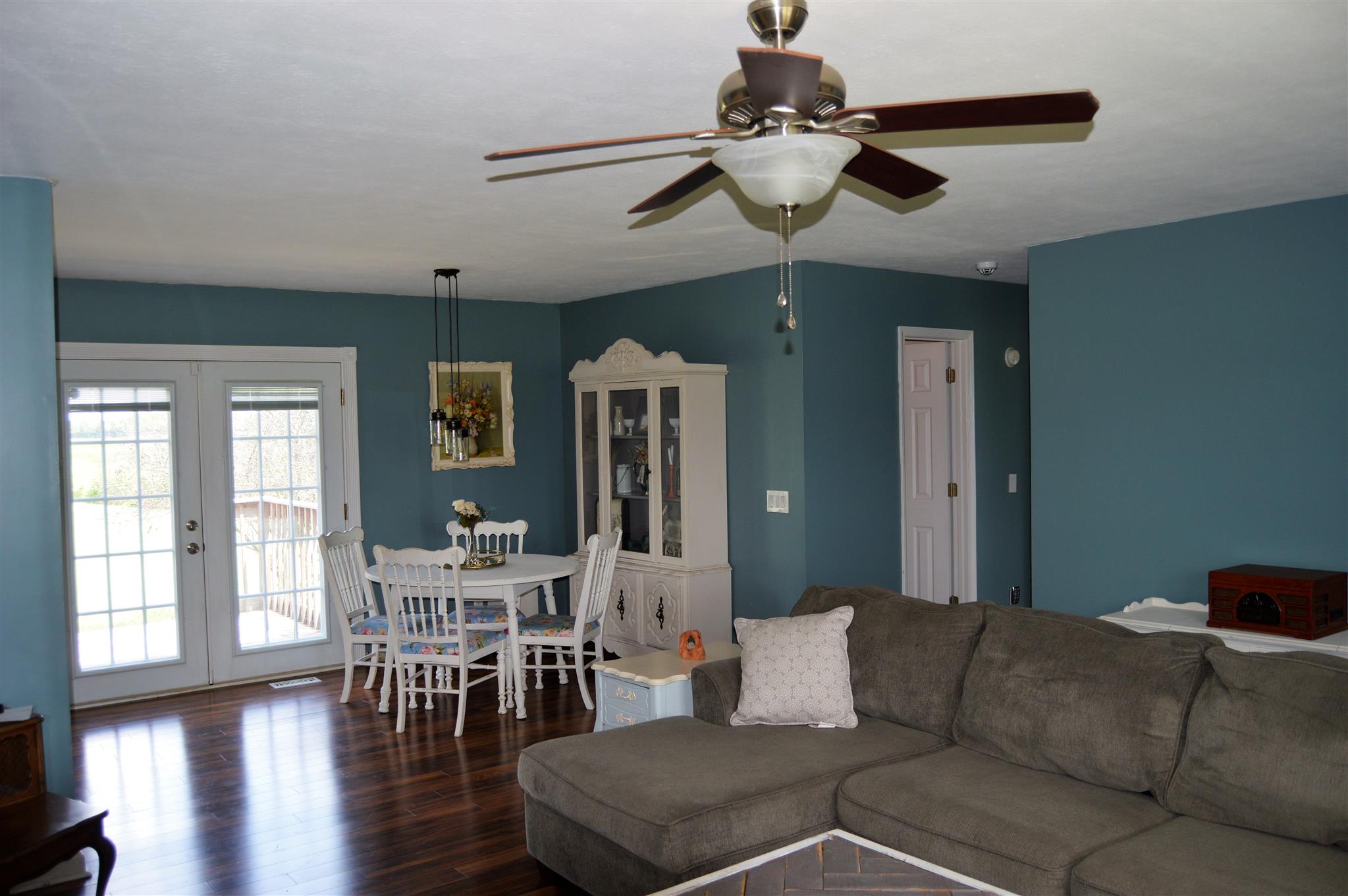 1529 Longview Road Unionville, TN 37180 - Photo 5 of 21 a living room with furniture and wooden floor