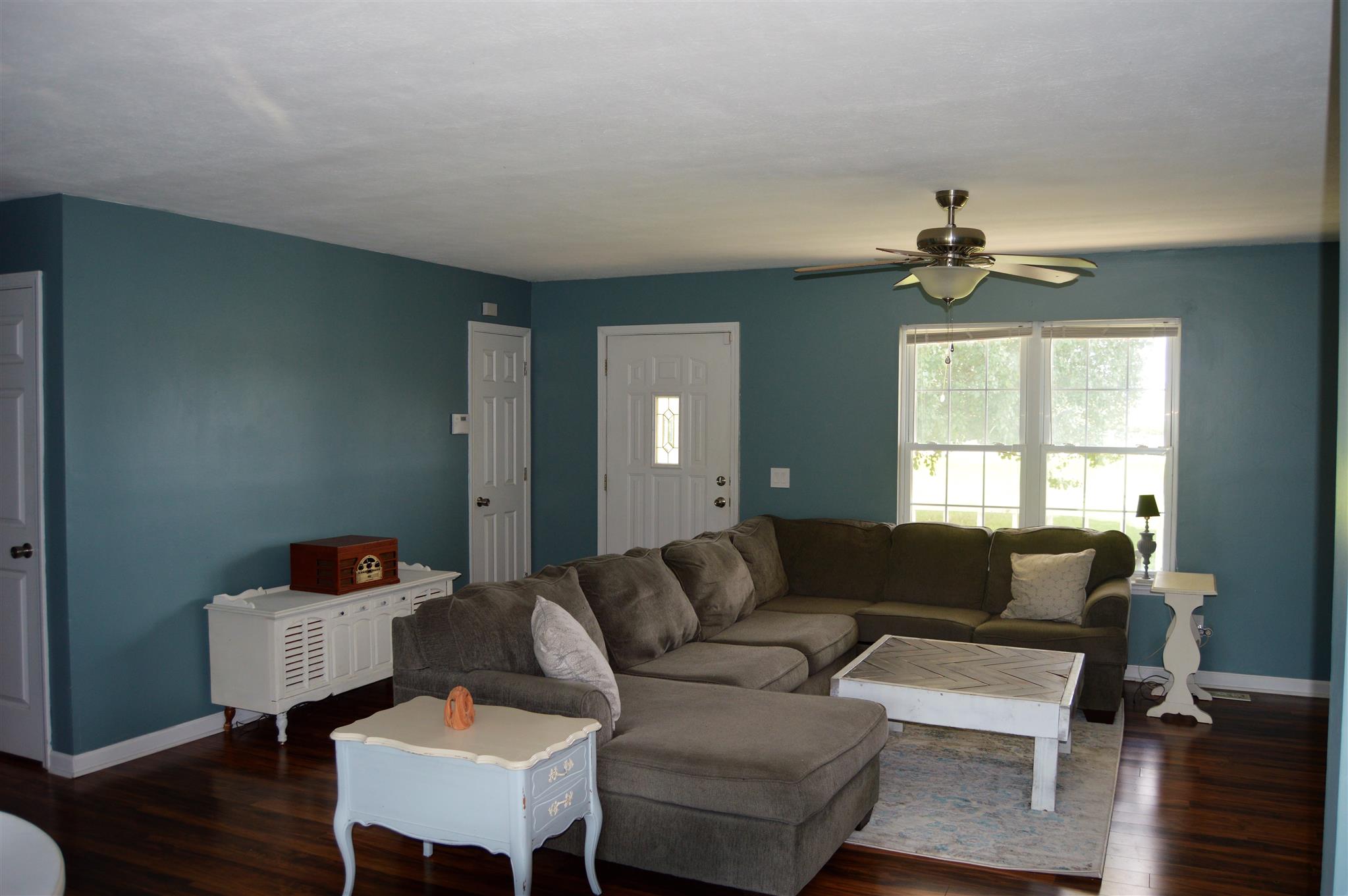 1529 Longview Road Unionville, TN 37180 - Photo 6 of 21 a living room with furniture and a window