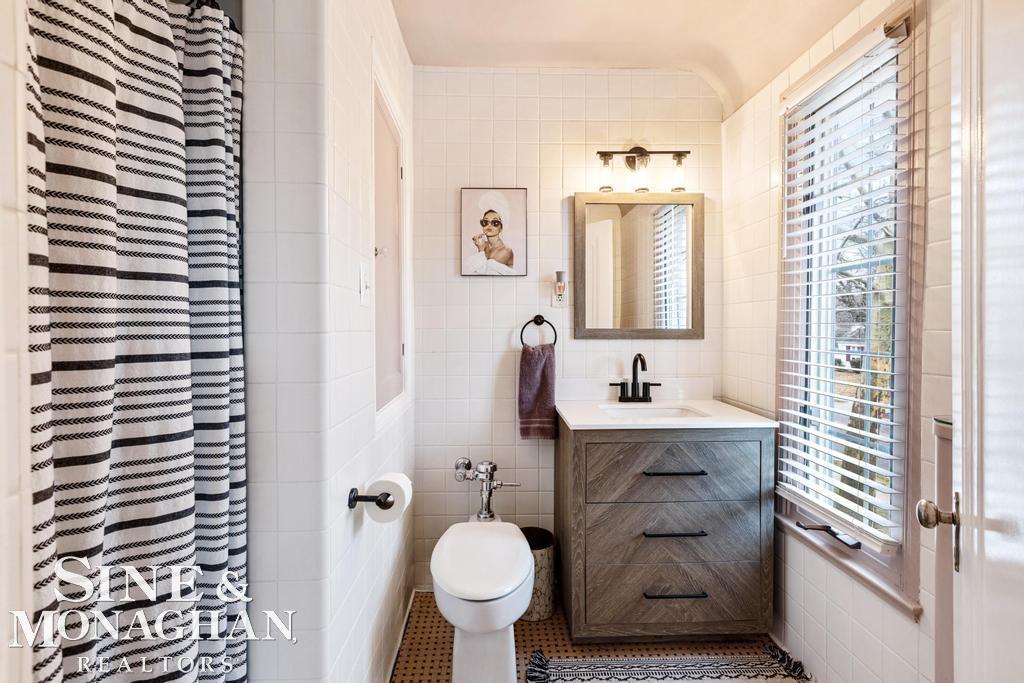 544 Cadieux Road Grosse Pointe, MI 48230 - Photo 19 of 42 50103765-18.JPG
