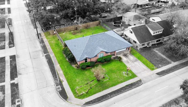 $275,000 | 330 East Edgebrook Drive, Houston, TX 77034