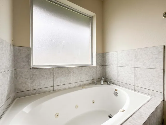 $275,000 | 330 East Edgebrook Drive, Houston, TX 77034