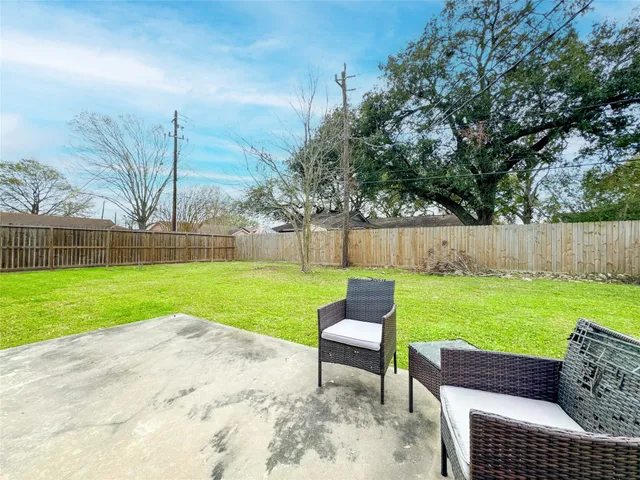 $275,000 | 330 East Edgebrook Drive, Houston, TX 77034