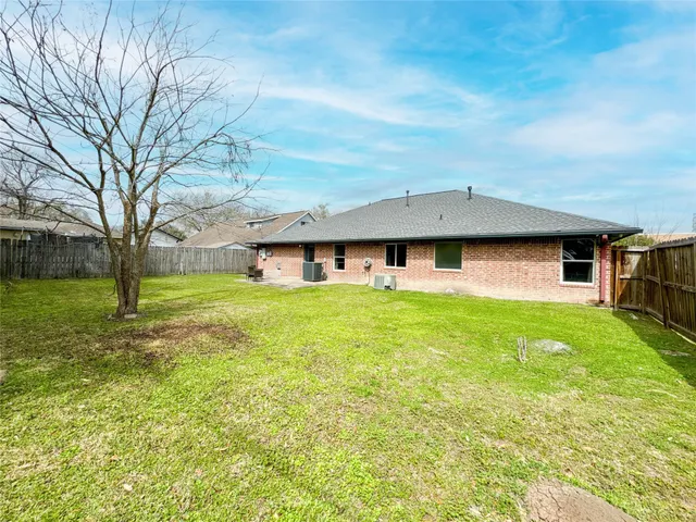 $275,000 | 330 East Edgebrook Drive, Houston, TX 77034