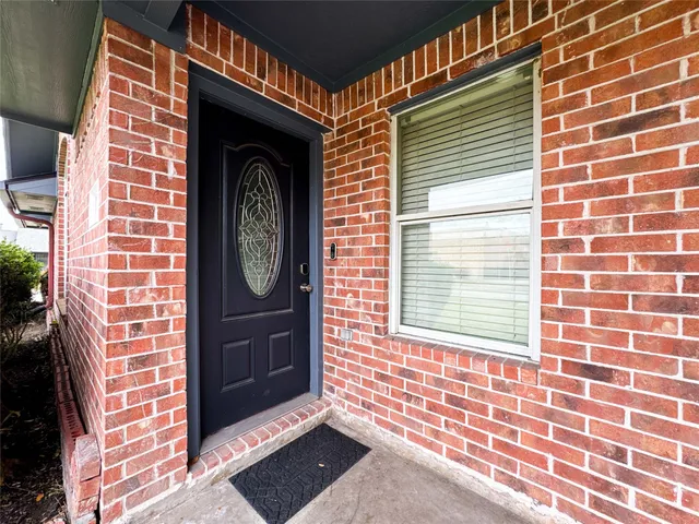 $275,000 | 330 East Edgebrook Drive, Houston, TX 77034