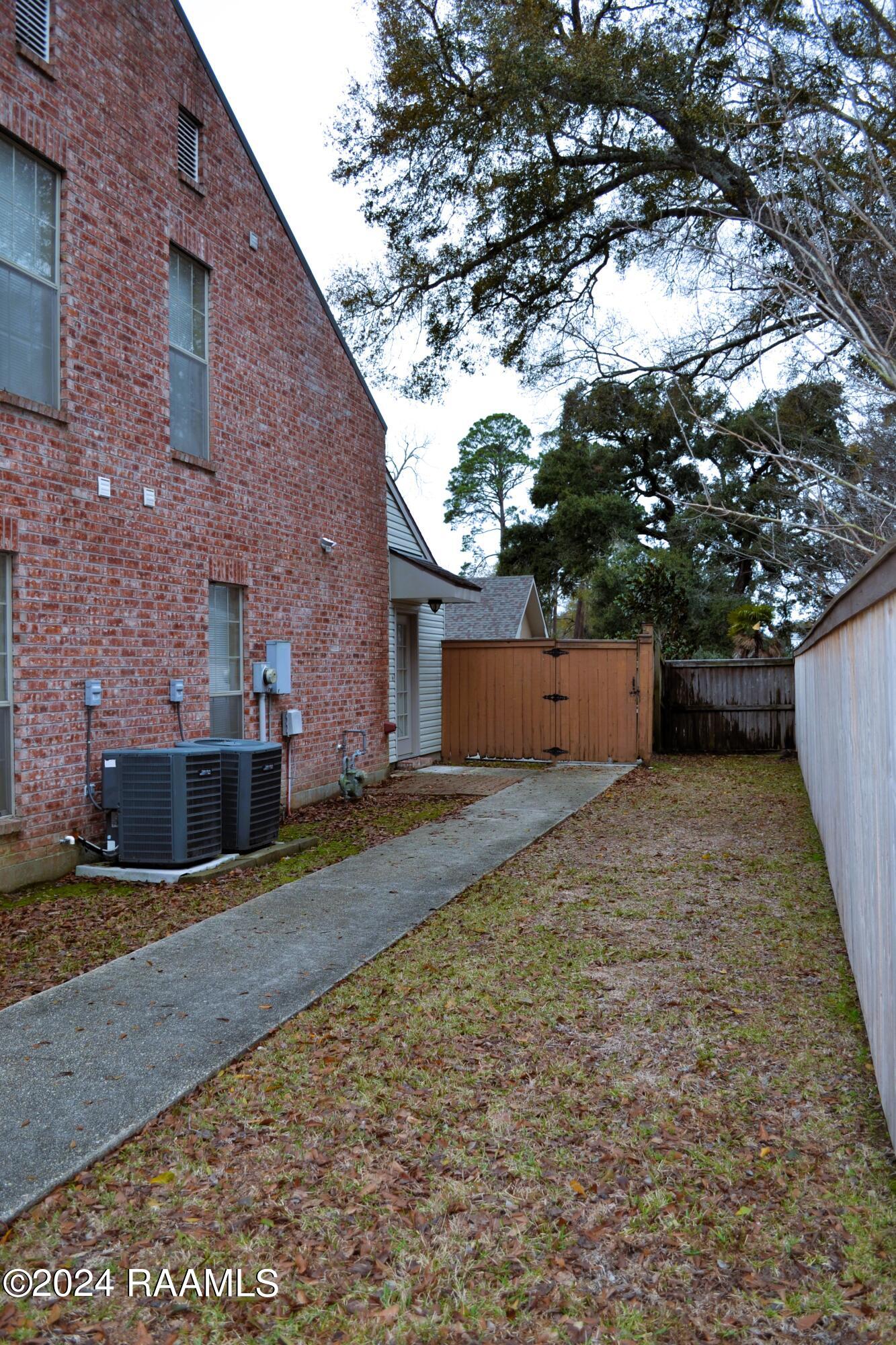 319 Artisan Road, Unit D Lafayette, LA 70508 - Photo 1 of 15 Sideyard and Entryway