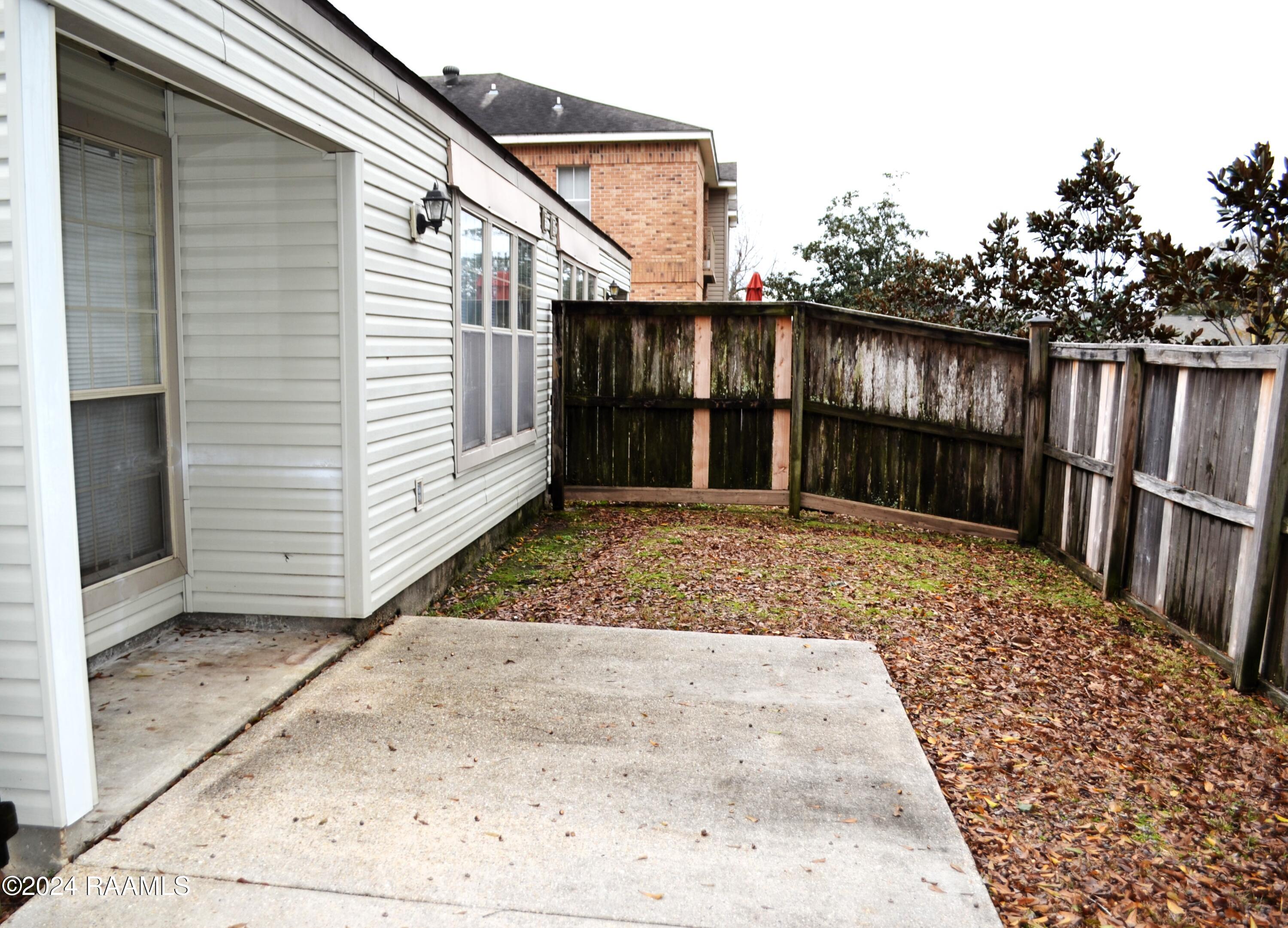 319 Artisan Road, Unit D Lafayette, LA 70508 - Photo 13 of 15 Patio 3