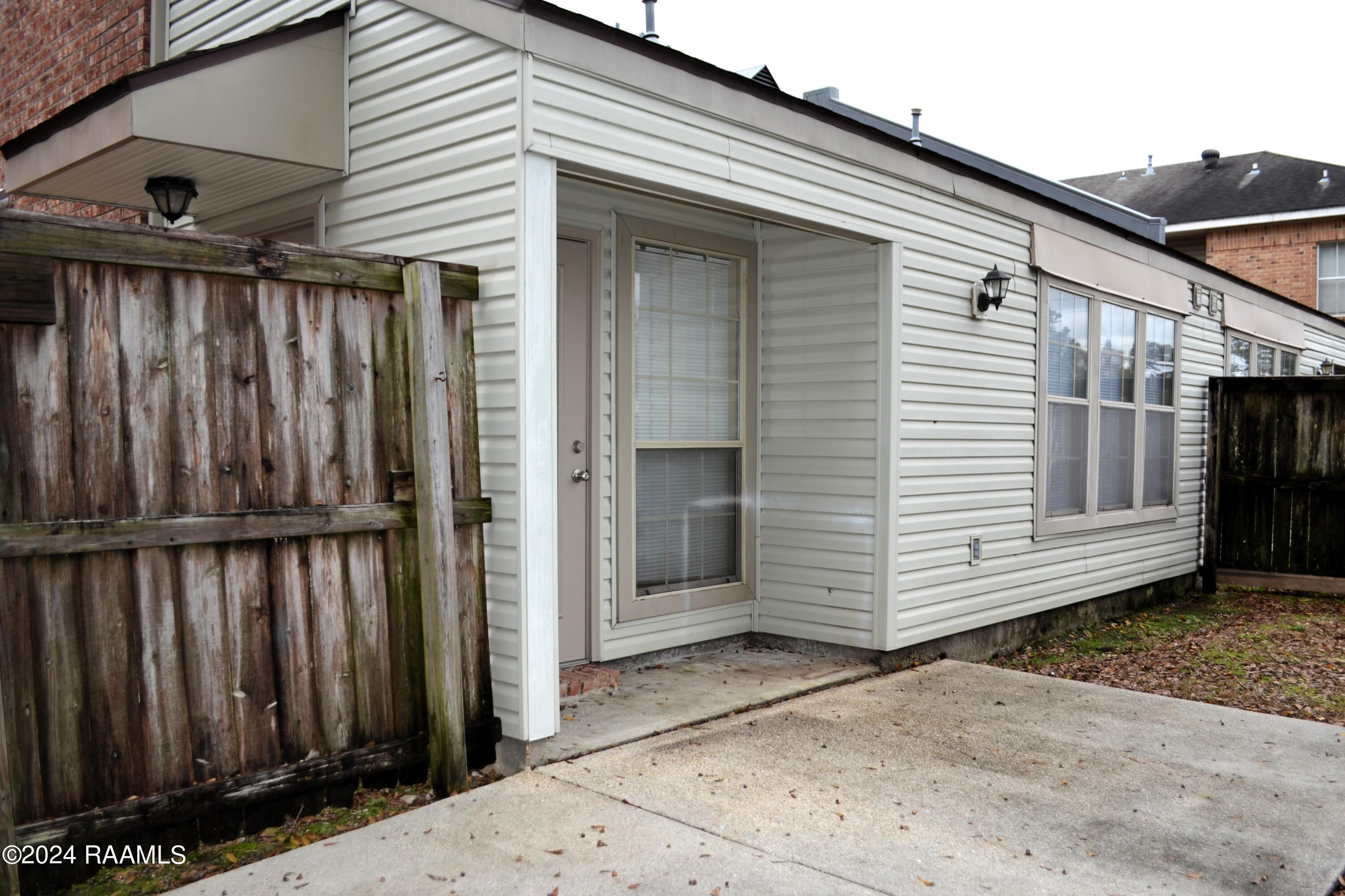 319 Artisan Road, Unit D Lafayette, LA 70508 - Photo 14 of 15 Patio 2