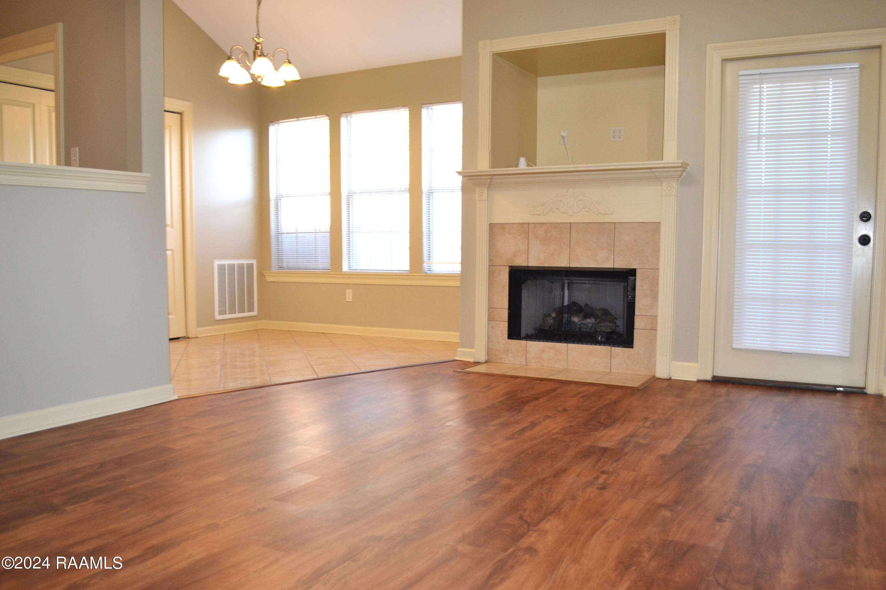 319 Artisan Road, Unit D Lafayette, LA 70508 - Photo 4 of 15 DSC_0286