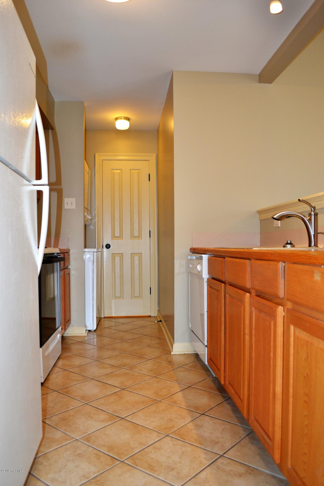 319 Artisan Road, Unit D Lafayette, LA 70508 - Photo 5 of 15 DSC_0055