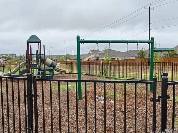 $1,800 | 10207 Tulipwood Run, Unit 101, San Antonio, TX 78252