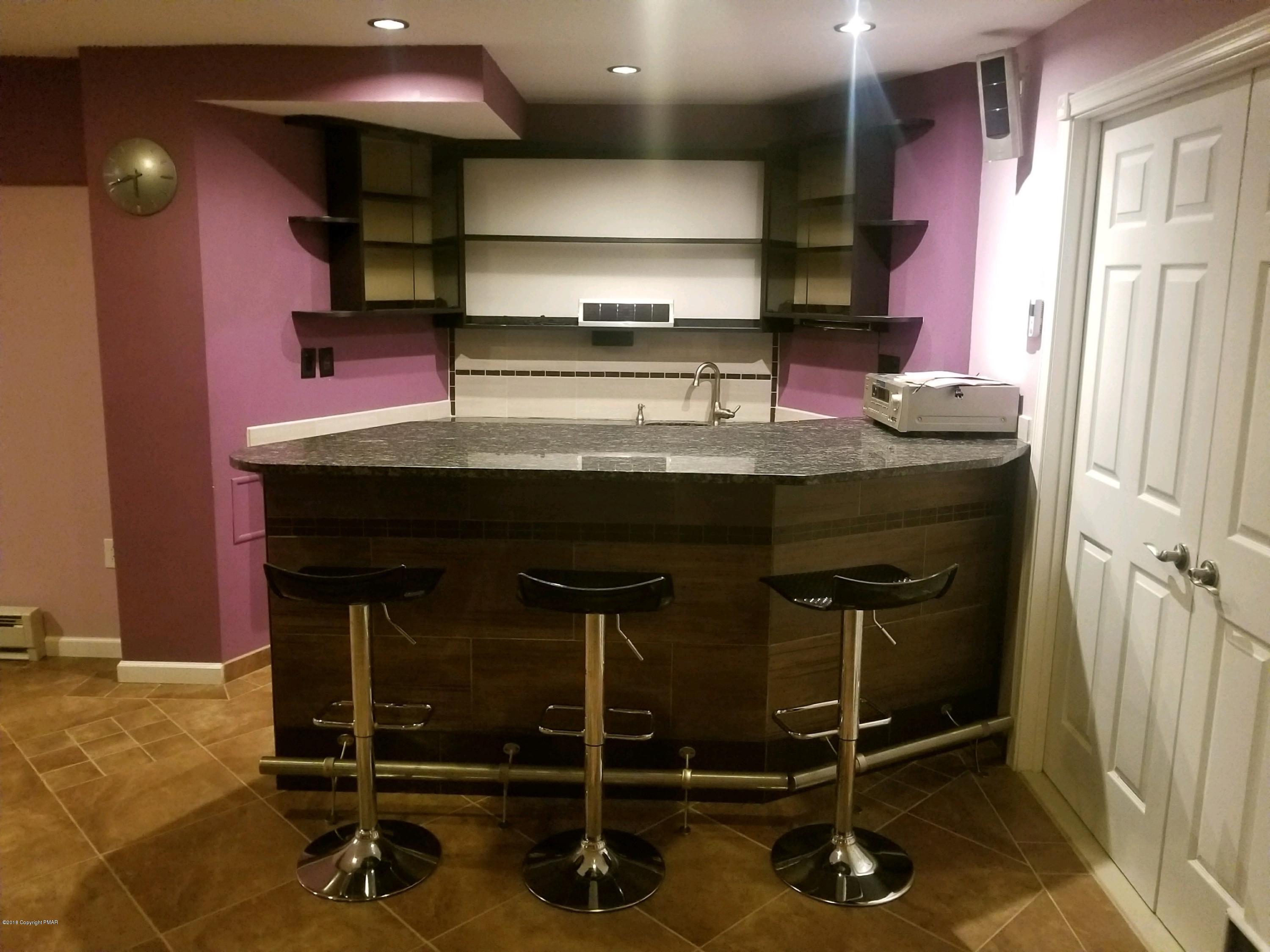 125 Lidio Road Blakeslee, PA 18610 - Photo 22 of 28 Bar