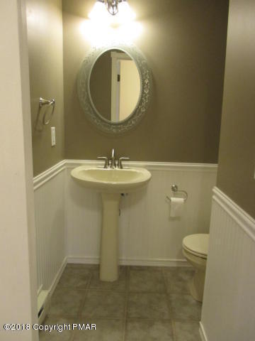 125 Lidio Road Blakeslee, PA 18610 - Photo 4 of 28 lidio half bath