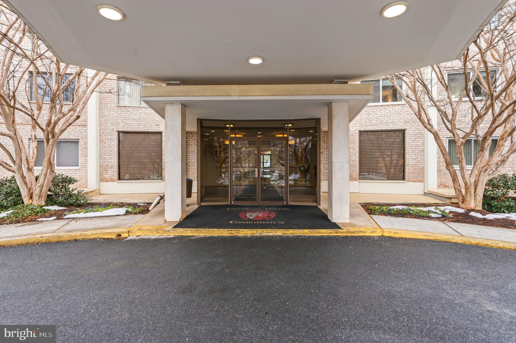 1121 University Boulevard West, Unit 1407B Silver Spring, MD 20902 - Photo 20 of 27 a swimming pool with outdoor seating