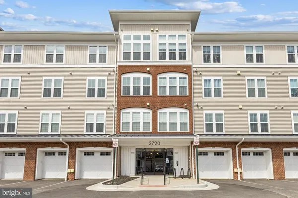 $498,000 | 3720 Havertill Lane, Unit 306, Woodbridge, VA 22193