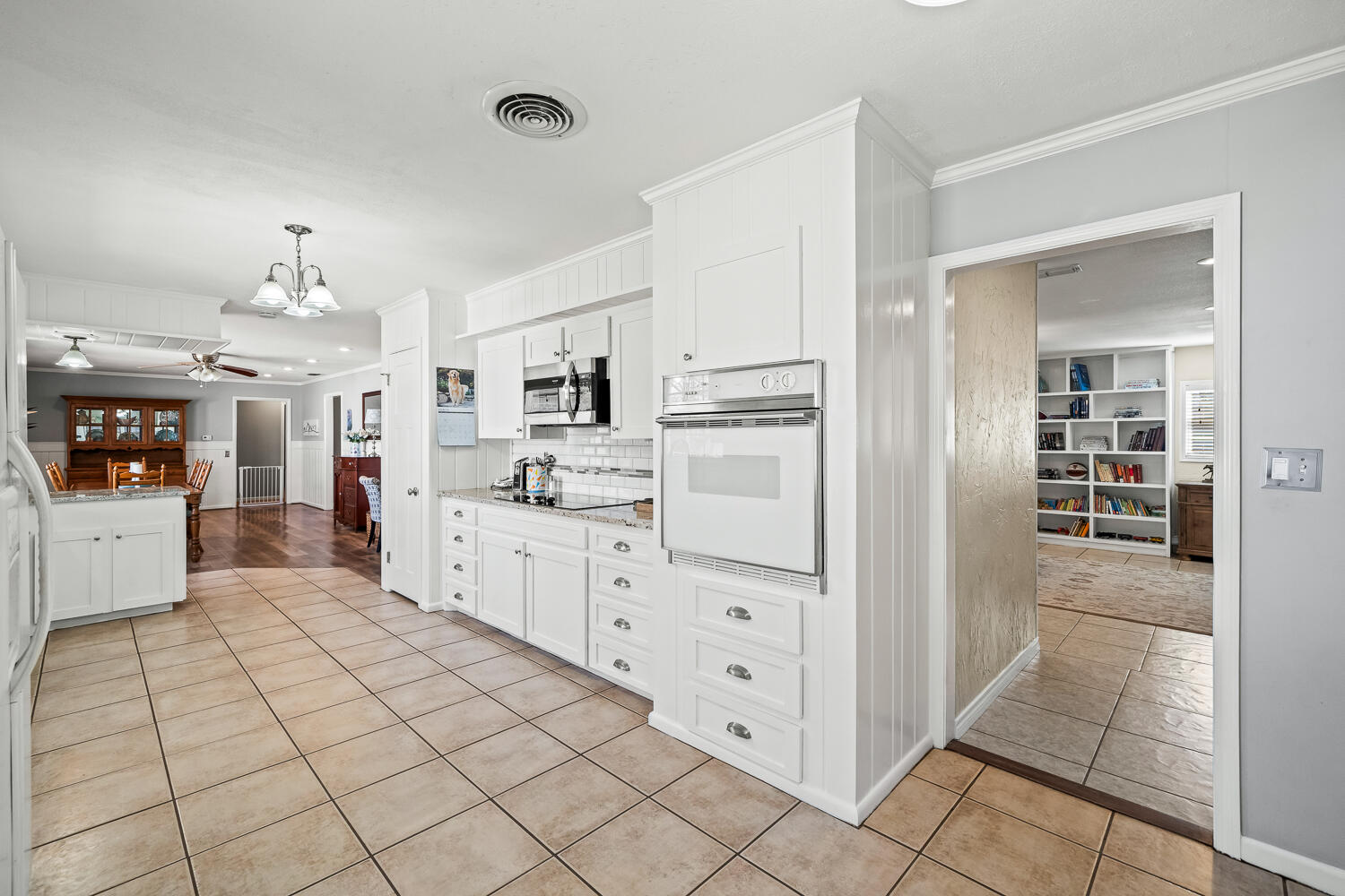 2714 57th Street Lubbock, TX 79413 - Photo 11 of 36 2714 57th St-18