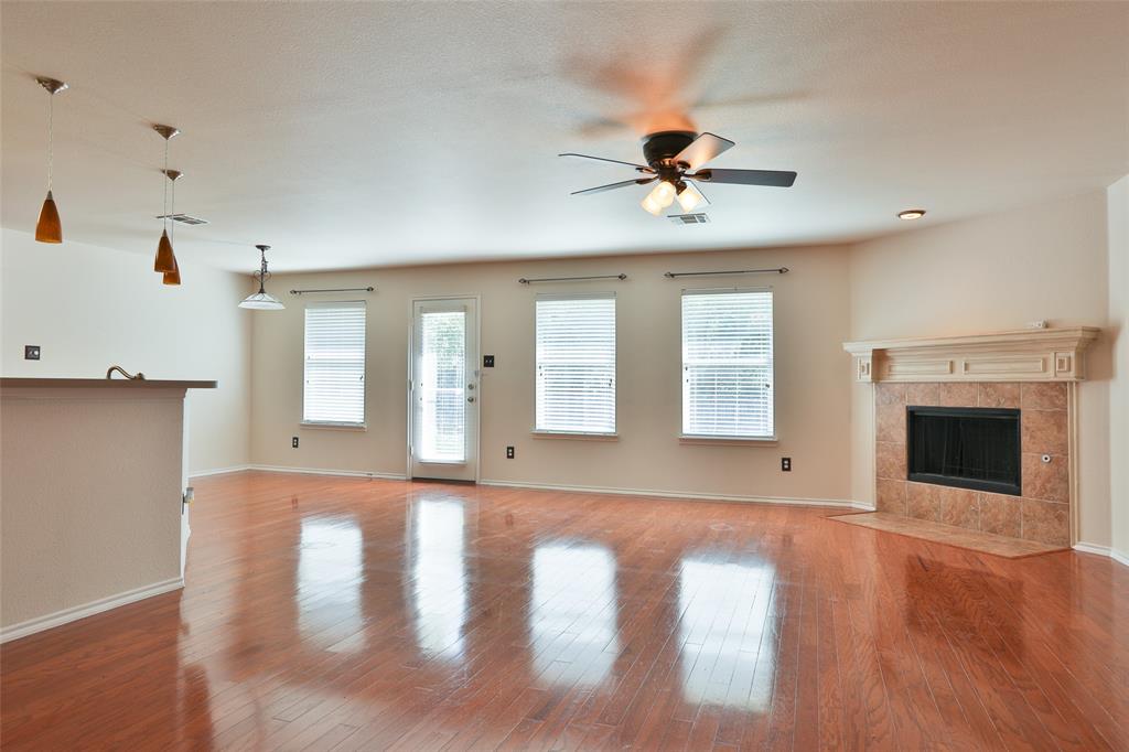 809 Robbin Circle McKinney, TX 75072 - Photo 2 of 23