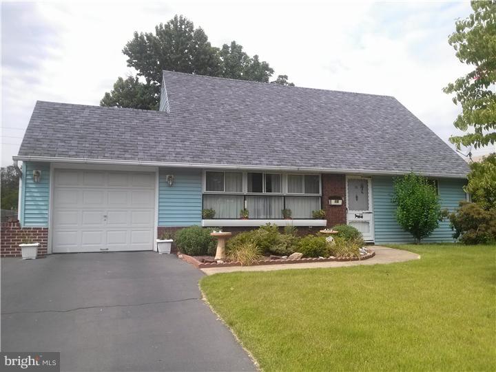 15 Pumpkin Hill Road Levittown, PA 19056 - Photo 1 of 15 Exterior Front