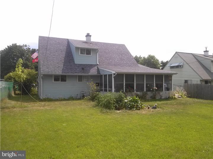 15 Pumpkin Hill Road Levittown, PA 19056 - Photo 13 of 15 Exterior Back