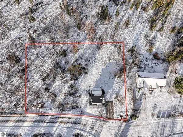 $524,900 | 1713 Vanderlip Road, Traverse City, MI 49686