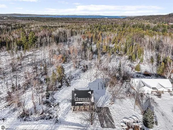 $524,900 | 1713 Vanderlip Road, Traverse City, MI 49686