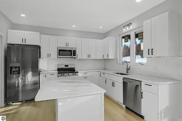 $524,900 | 1713 Vanderlip Road, Traverse City, MI 49686