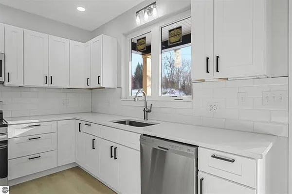 $524,900 | 1713 Vanderlip Road, Traverse City, MI 49686