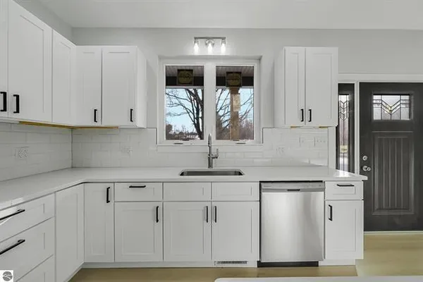 $524,900 | 1713 Vanderlip Road, Traverse City, MI 49686