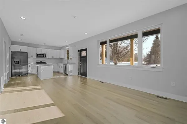 $524,900 | 1713 Vanderlip Road, Traverse City, MI 49686