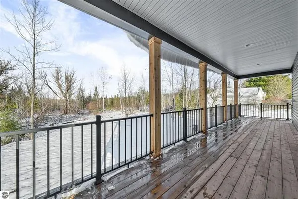 $524,900 | 1713 Vanderlip Road, Traverse City, MI 49686