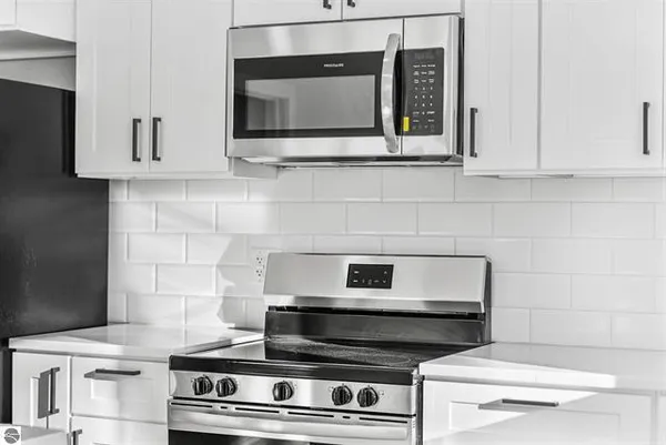 $524,900 | 1713 Vanderlip Road, Traverse City, MI 49686