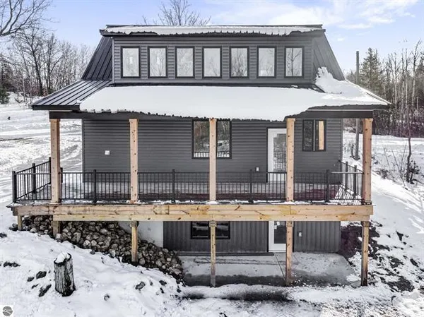 $524,900 | 1713 Vanderlip Road, Traverse City, MI 49686