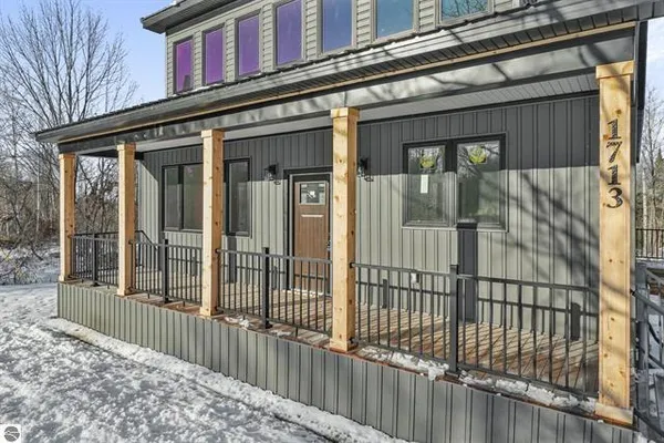 $524,900 | 1713 Vanderlip Road, Traverse City, MI 49686