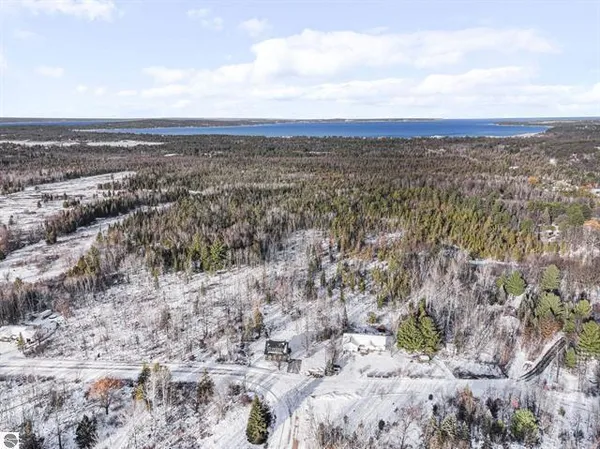 $524,900 | 1713 Vanderlip Road, Traverse City, MI 49686