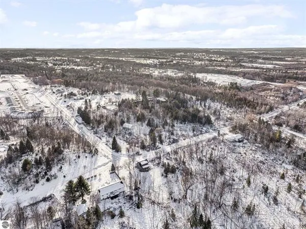 $524,900 | 1713 Vanderlip Road, Traverse City, MI 49686