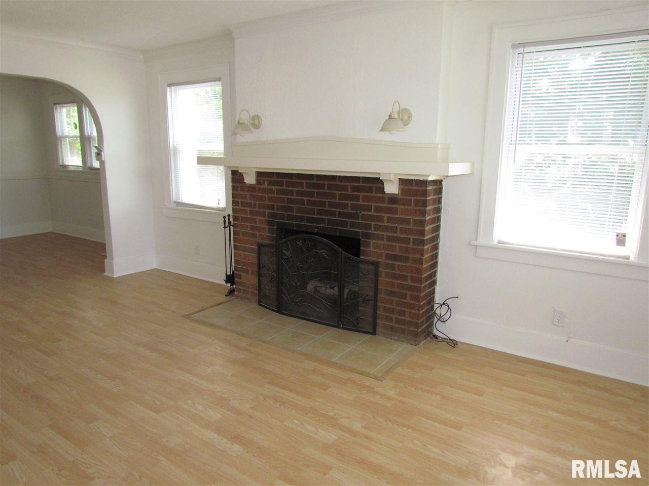 3116 North Prospect Road Peoria, IL 61603 - Photo 4 of 30 Gallery Image 4