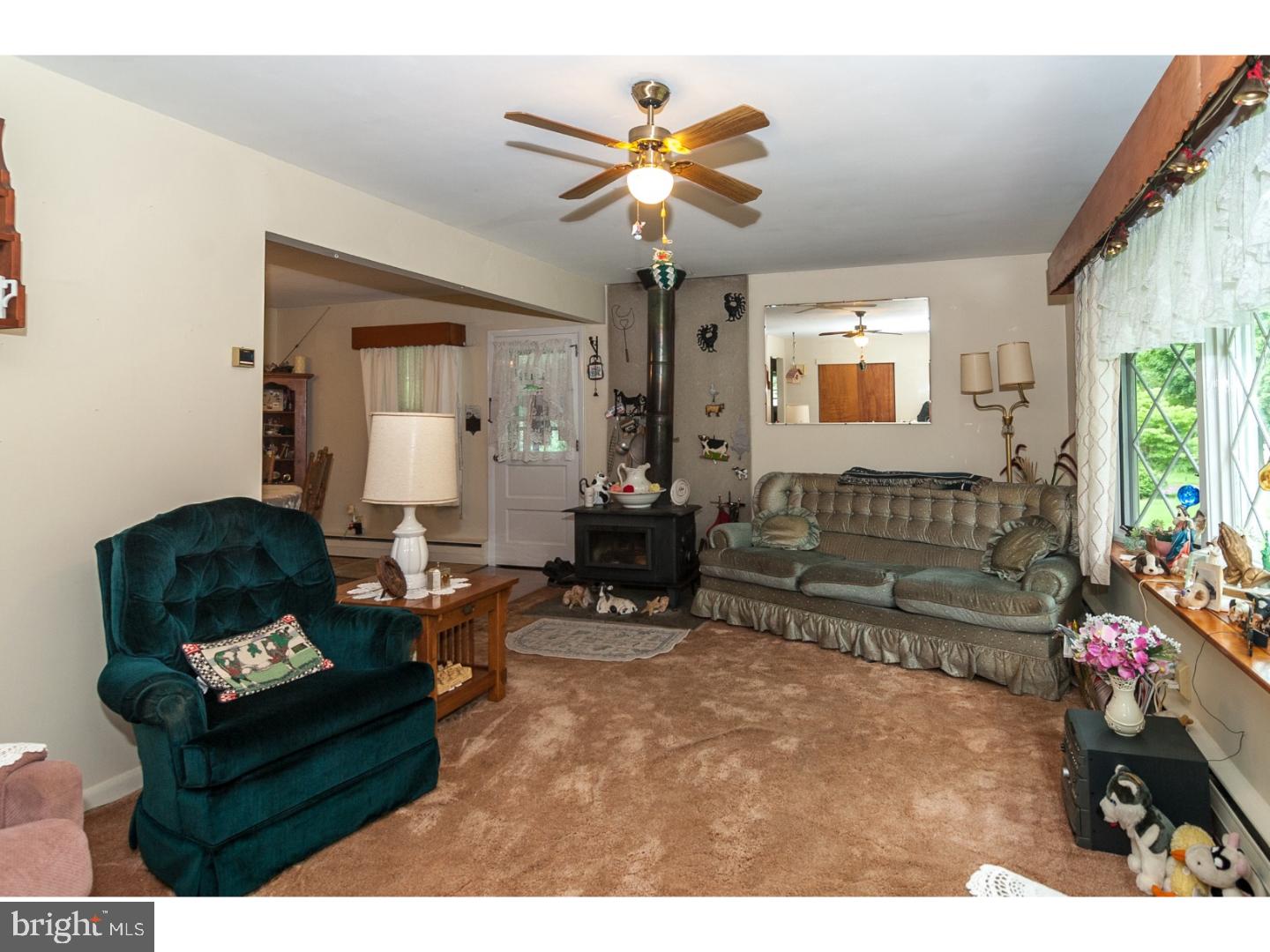 139 Ridge Avenue Newtown, PA 18940 - Photo 11 of 25 Living Room