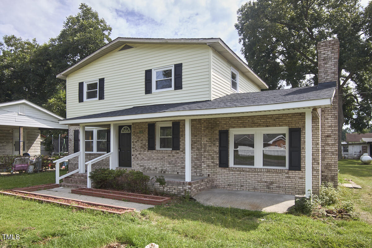 202 East Ballance Road Fremont, NC 27830 - Photo 2 of 29 142A5940